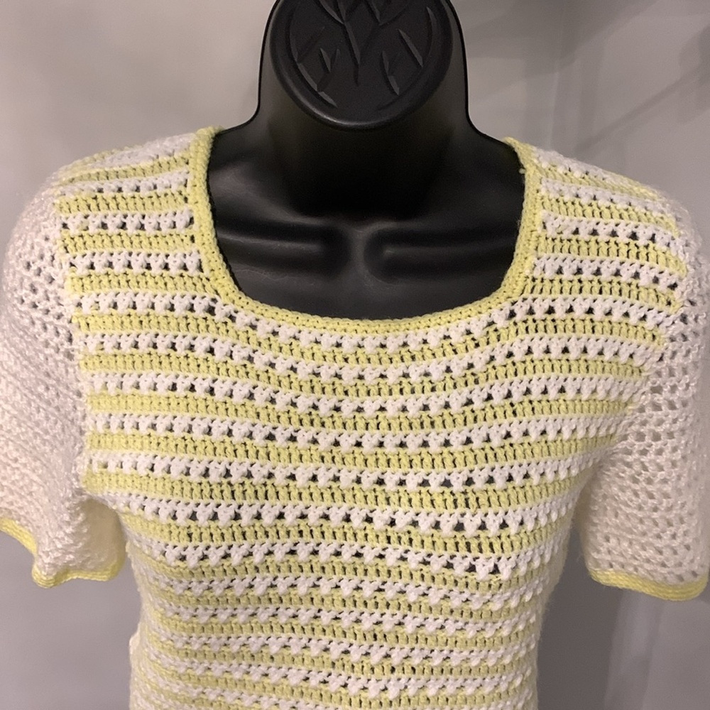 Vintage Handmade Pale Yellow & White Cropped Sweater 1970’s Size XS